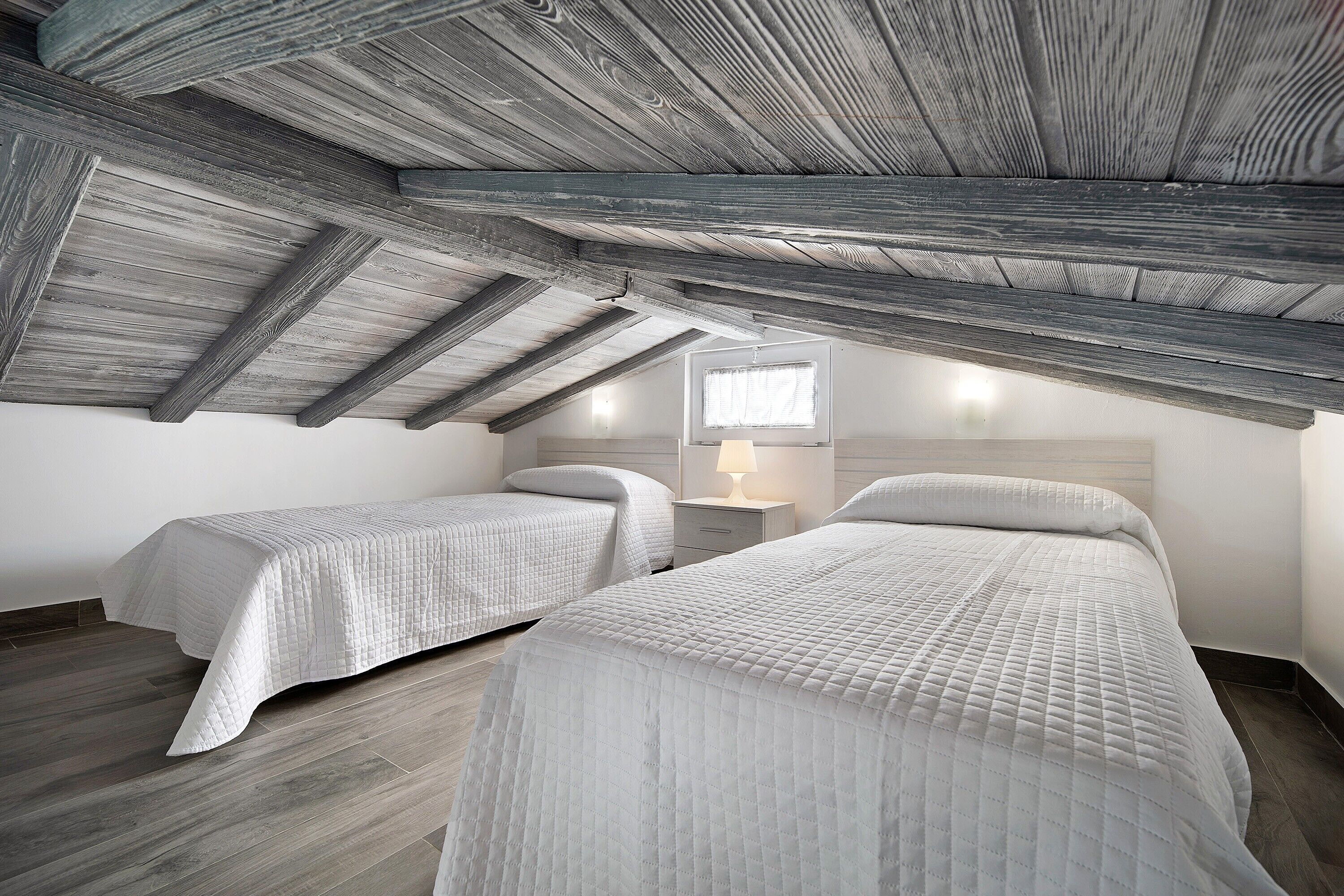 2 makuuhuonetta, silitysrauta/-lauta, ilmainen Wi-Fi, vuodevaatteet