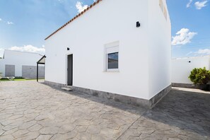 Exterior - Holiday Home 'Casa Alce' near the Beach with Pool, Garden and Wi-Fi (Chiclana de la Frontera)