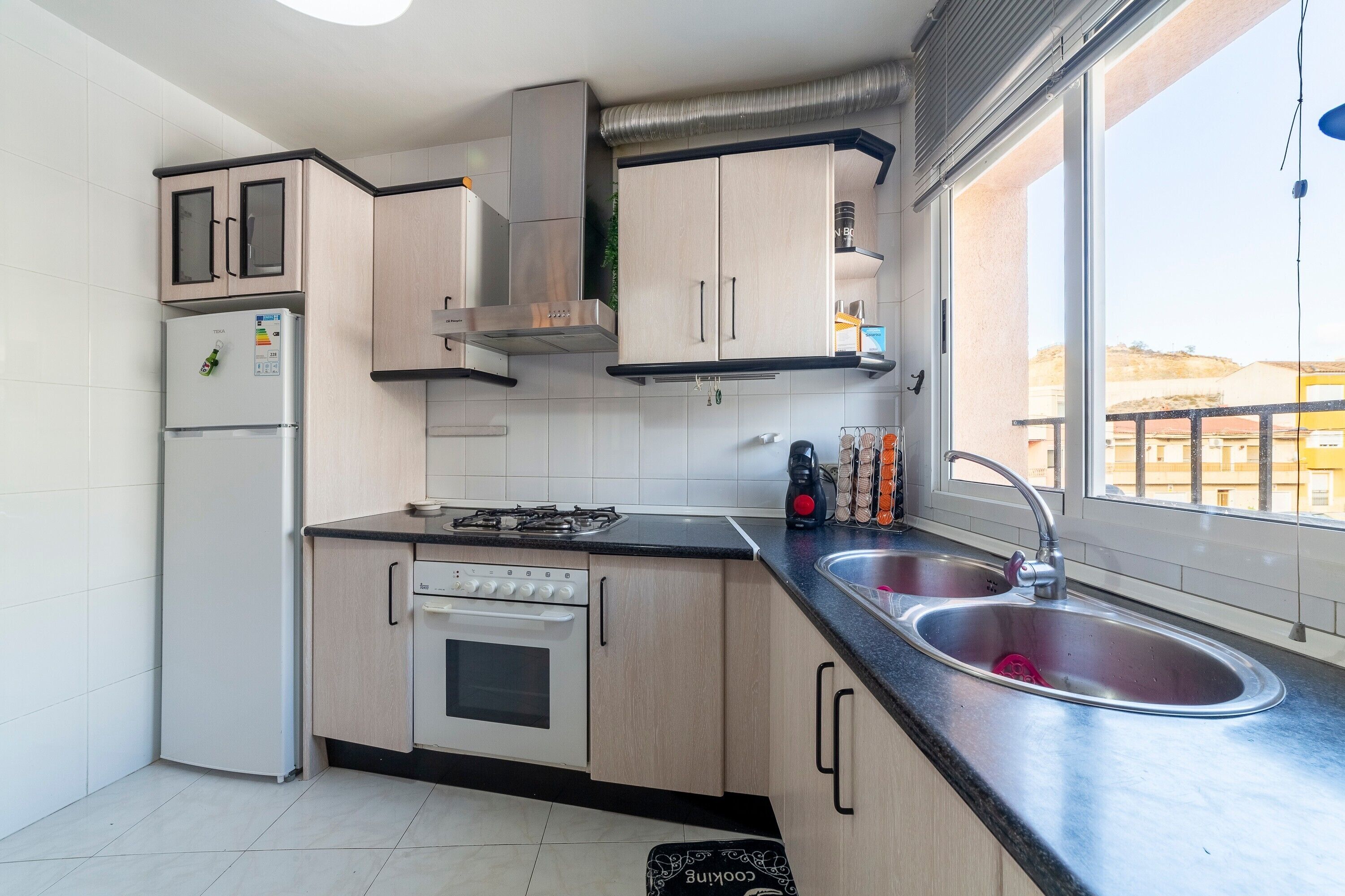 Frigorifero, microonde, forno, piano cottura