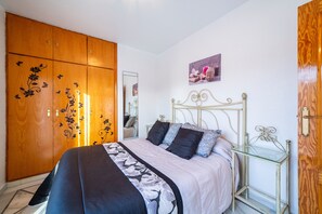 2 habitaciones, tabla de planchar con plancha, wifi y ropa de cama 