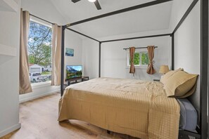 4 Schlafzimmer, Schreibtisch, Bügeleisen/Bügelbrett, Reisekinderbett