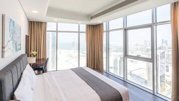 1 Schlafzimmer, Zimmersafe, Schreibtisch, Bügeleisen/Bügelbrett