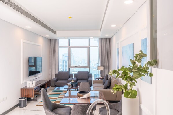 King Sea View | Living area | Fireplace, heated floors - S Plaza Suites Hotel (Manama)