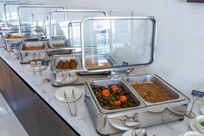 Frukostbuffé varje dag (BHD 5.5 per person)