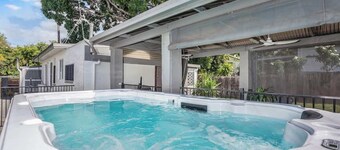 Seaside Serenity Modern Cottage with Spa