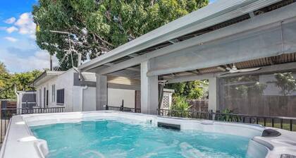 Seaside Serenity Modern Cottage with Spa