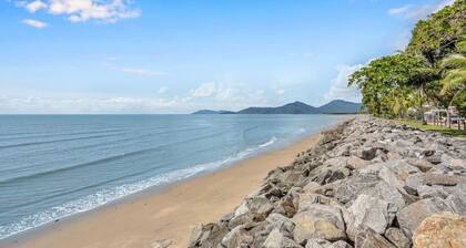 Seaside Serenity: Modern Cottage with Spa