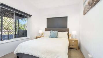 2 bedrooms, iron/ironing board, free WiFi, bed sheets