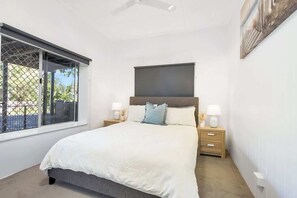 1 chambre, fer et planche à repasser, lit parapluie, Wi-Fi gratuit