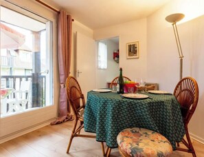 Dining - Le Clos Mathilde by Interhome (Cabourg)
