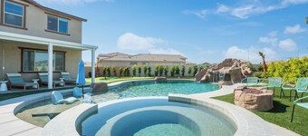 Rockslide House - New build, resort style pool, endless amenities (3 miles to festivals)