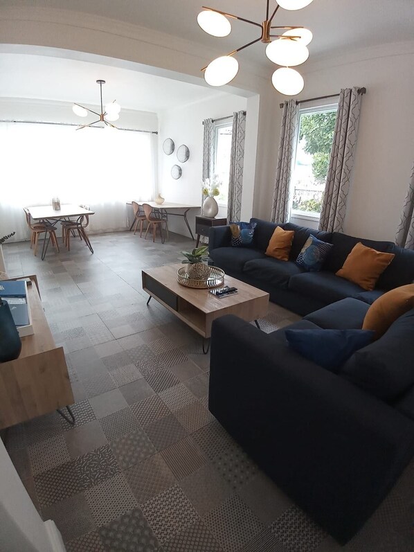 Téléviseur, bureau