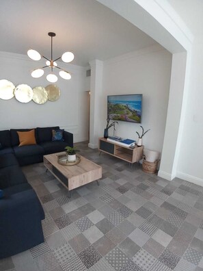 Téléviseur, bureau