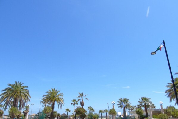 A clear blue sky with a flag on a pole. - Riviera Palace - Royale, Three-Bedroom Deluxe Apartment (Giulianova)