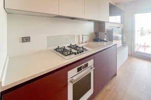 雪櫃、焗爐、爐具、洗碗機