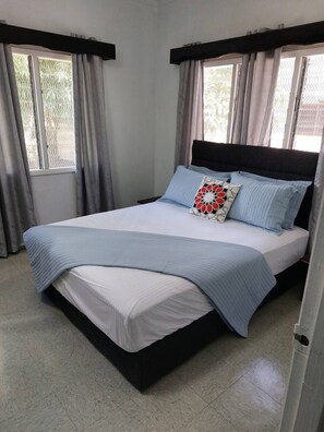5 bedrooms, iron/ironing board, free WiFi, bed sheets