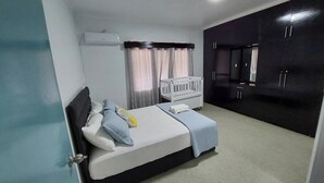 5 bedrooms, iron/ironing board, WiFi (free), bed sheets - The Park View Family Home (Nakurakura, Nadi, Western Division, Fiji)