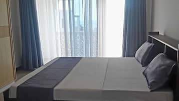 3 habitaciones, tabla de planchar con plancha, wifi y ropa de cama