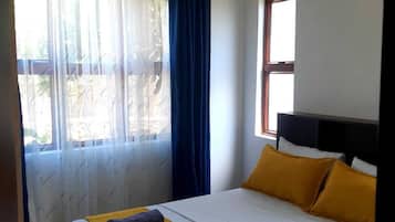 3 habitaciones, tabla de planchar con plancha, wifi y ropa de cama