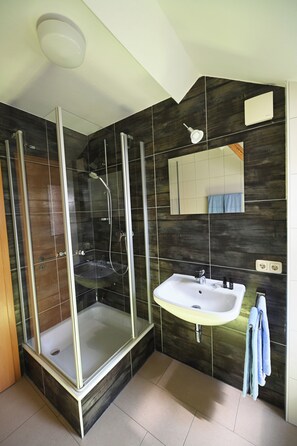 Comfort Twin Room, 2 Single Beds, Non Smoking, Kitchenette | Bathroom - Gasthaus Landbrecht (Freising)