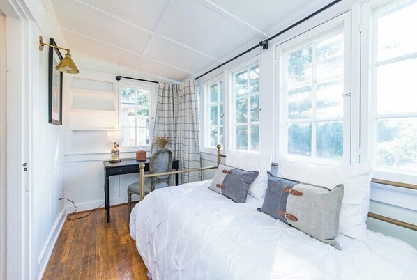 3 chambres, fer et planche à repasser, Wi-Fi gratuit, draps fournis