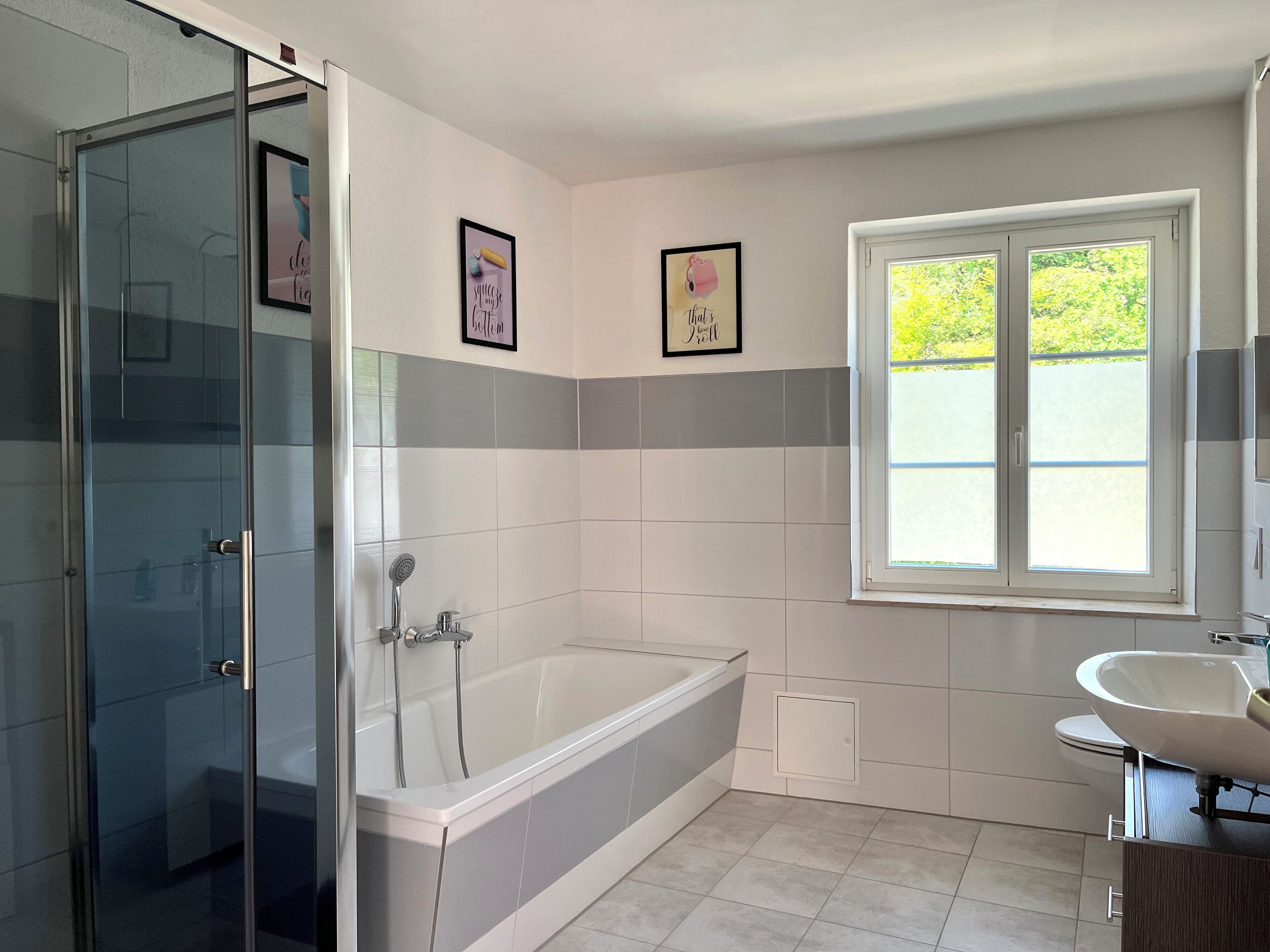 Haartrockner, Seife, Toilettenpapier