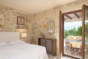 5 chambres, coffre-fort, système d’insonorisation