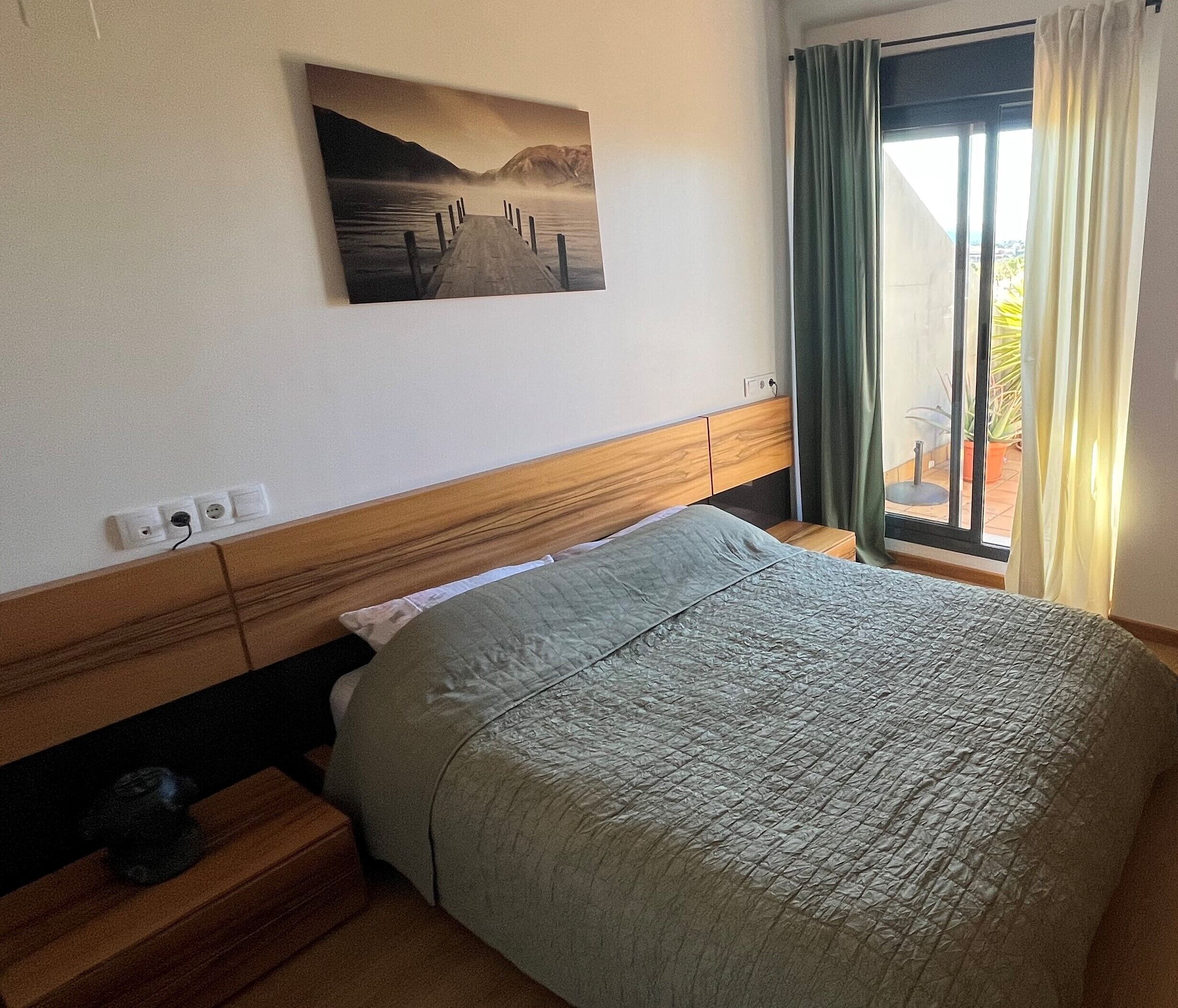 2 slaapkamers, een bureau, een strijkplank/strijkijzer, wifi