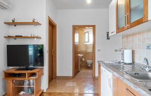 Refrigerador, horno, parrilla de estufa y lavavajillas 