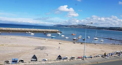 2br-beachviews-petfriendly-freeparking