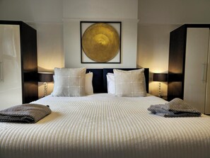 Apartment | 2 bedrooms, iron/ironing board, free WiFi, bed sheets