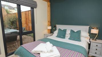 2 bedrooms, individually decorated, individually furnished, free WiFi