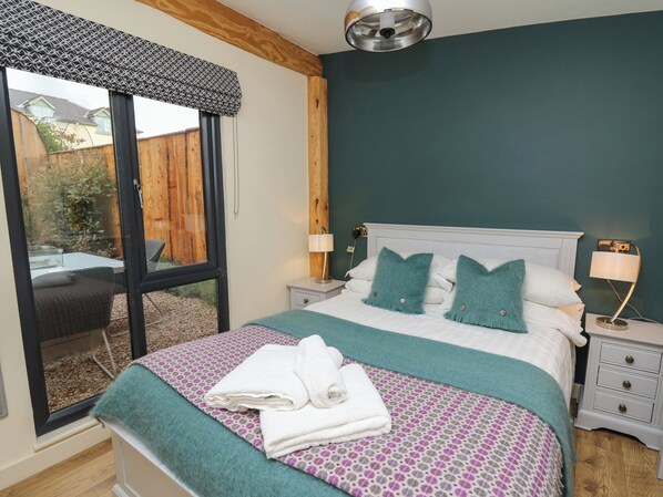 2 bedrooms, individually decorated, individually furnished, free WiFi