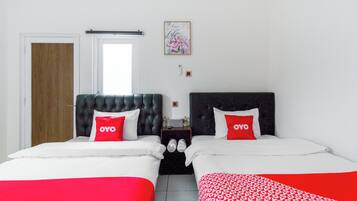 Standard Twin Room | Desk, laptop workspace, free WiFi, bed sheets