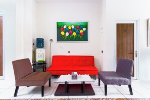 Lobby - OYO 2975 House Of Mahira Syariah (Baregbeg)