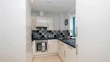 Apartment | Private kitchen | Fridge, microwave, oven, stovetop