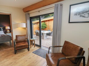 1 bedroom, individually decorated, individually furnished, free WiFi - Daffodil (Welshpool)