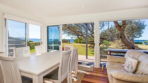 Interior - Aqua Beachfront - Pet Friendly - 2 Mins Walk to Beach (Culburra Beach)