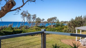 Property grounds - Aqua Beachfront - 2 Mins Walk to Beach (Culburra Beach)