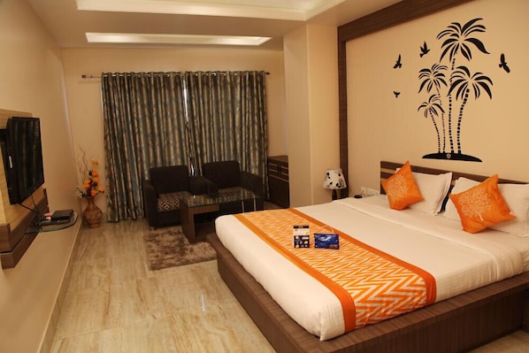 Soundproofing, iron/ironing board, free WiFi, bed sheets - Hotel Madhuvan Palace (Varanasi)