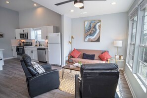 House (3 Bedrooms) | Living area - Charming 3br/2ba Gem Close to Downtown/ Riverwalk (San Antonio)