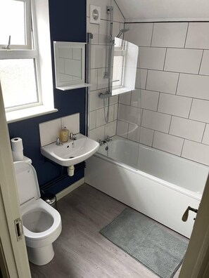 House, Multiple Beds | Bathroom | Combined shower/tub, deep soaking tub, hair dryer, towels - Sleeps 14 Cardiff City Centre (Cardiff)