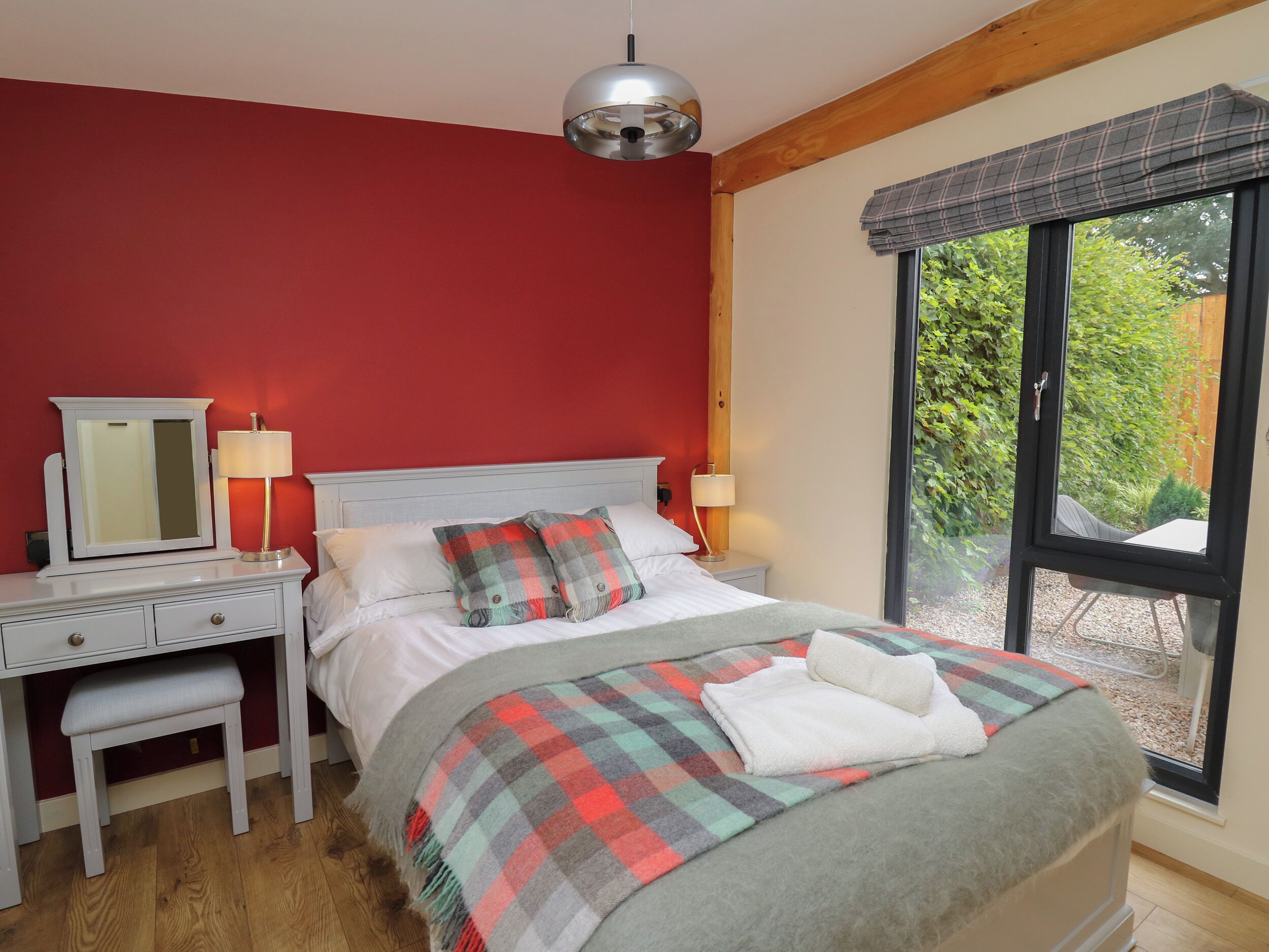 2 bedrooms, individually decorated, individually furnished, free WiFi