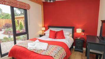 2 bedrooms, individually decorated, individually furnished, free WiFi