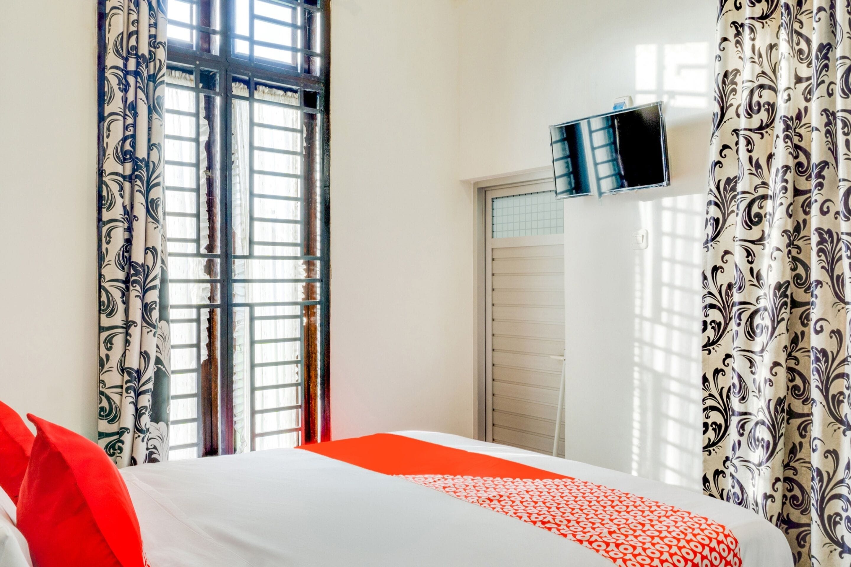 標準雙人房 | 書桌、筆電工作空間、免費無線上網、床單