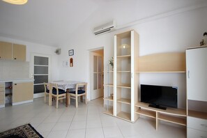 2 bedrooms - Apartments Ornelia - 70 m From Beach (Novalja)