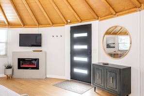 Interior - Fredericksburg Luxury Yurt with Hill Country Views (Fredericksburg)