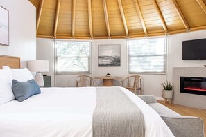 1 slaapkamer, een strijkplank/strijkijzer, wifi, beddengoed