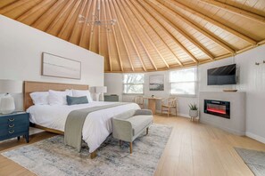 1 bedroom, iron/ironing board, WiFi, bed sheets - Fredericksburg Luxury Yurt with Hill Country Views (Fredericksburg)