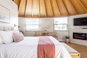 1 dormitorio, tabla de planchar con plancha, wifi y ropa de cama